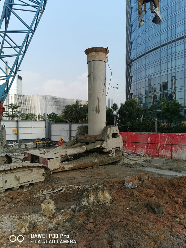 深圳宝中深城投中心项目咬合桩施工